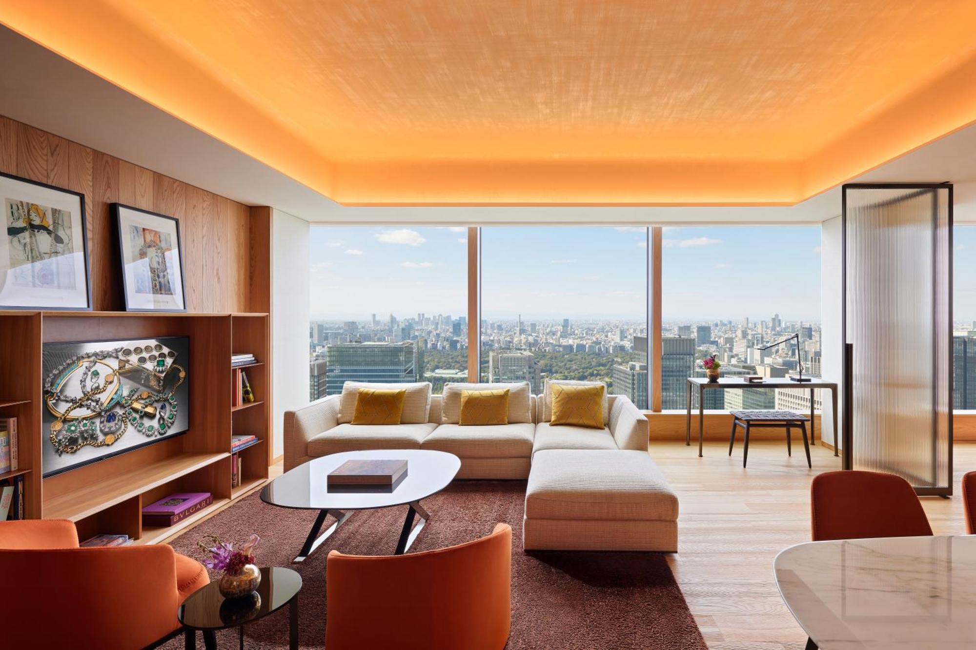 One-Bedroom Superior King Suite Skyline View